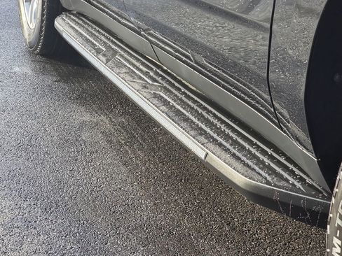 Used 2024 Chevrolet Suburban LT image 11