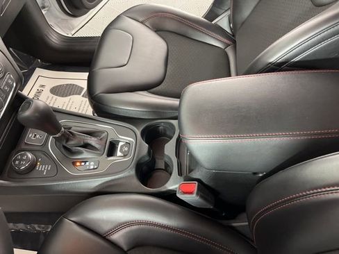 Used 2022 Jeep Cherokee Trailhawk w/ Sound & Nav Group AWD/4WD image 29