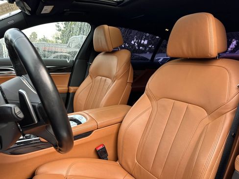 Used 2022 BMW 740i w/ M Sport Package image 6