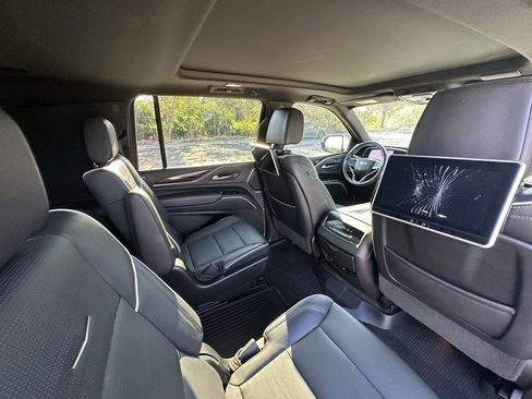 Used 2023 Cadillac Escalade ESV Premium Luxury image 22