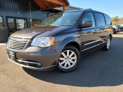 Used 2016 Chrysler Town & Country Touring w/ Driver Convenience Group