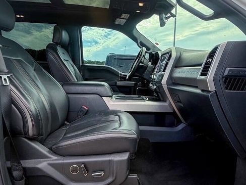 Used 2022 Ford F250 Platinum w/ FX4 Off-Road Package AWD/4WD image 5