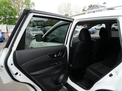 Used 2019 Nissan Rogue SV AWD/4WD image 26