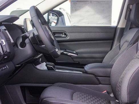 New 2025 Nissan Pathfinder SV w/ Black Appearance Package image 20