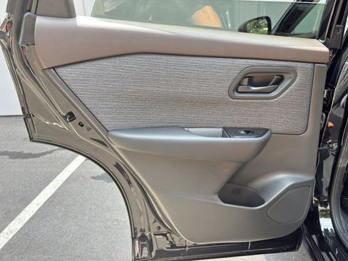Used 2023 Nissan Rogue S FWD image 35