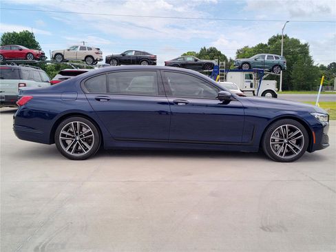 Used 2022 BMW 750i xDrive w/ Executive Package AWD/4WD image 7