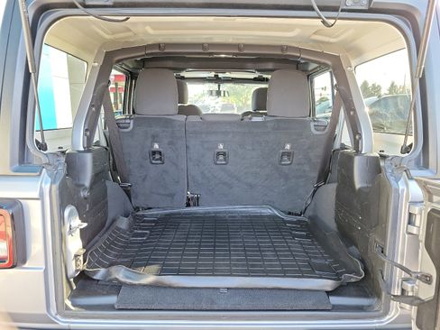 Used 2019 Jeep Wrangler Unlimited Sahara image 31