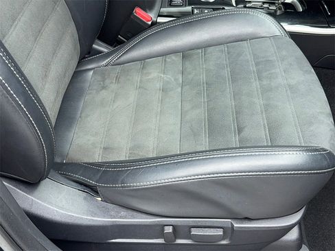 Used 2020 Mitsubishi Outlander ES image 39