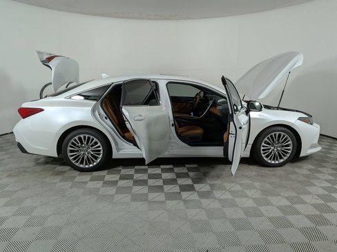 Used 2019 Toyota Avalon Limited FWD image 9