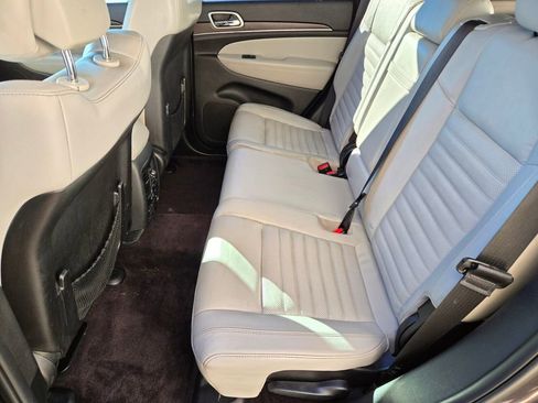 Used 2018 Jeep Grand Cherokee Limited image 14