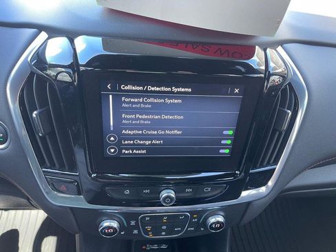 Used 2022 Chevrolet Traverse RS image 29