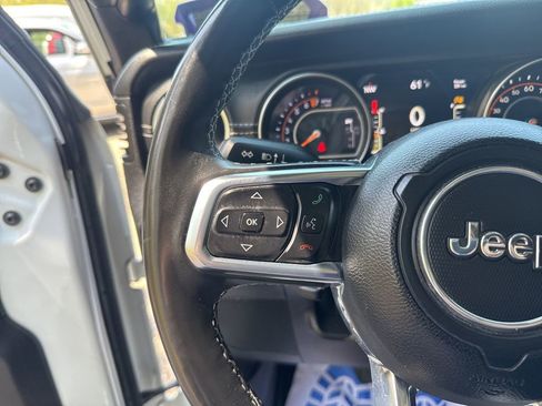 Used 2018 Jeep Wrangler Unlimited Sahara image 16
