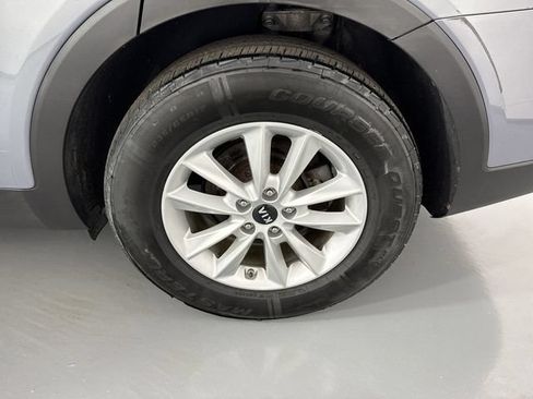 Used 2020 Kia Sorento LX AWD/4WD image 5