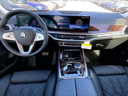 New 2026 BMW X7 xDrive40i w/ Premium Package AWD/4WD image 5