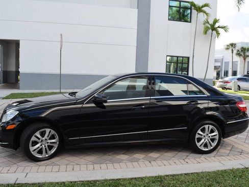 Used 2011 Mercedes-Benz E 350 4MATIC Sedan image 4