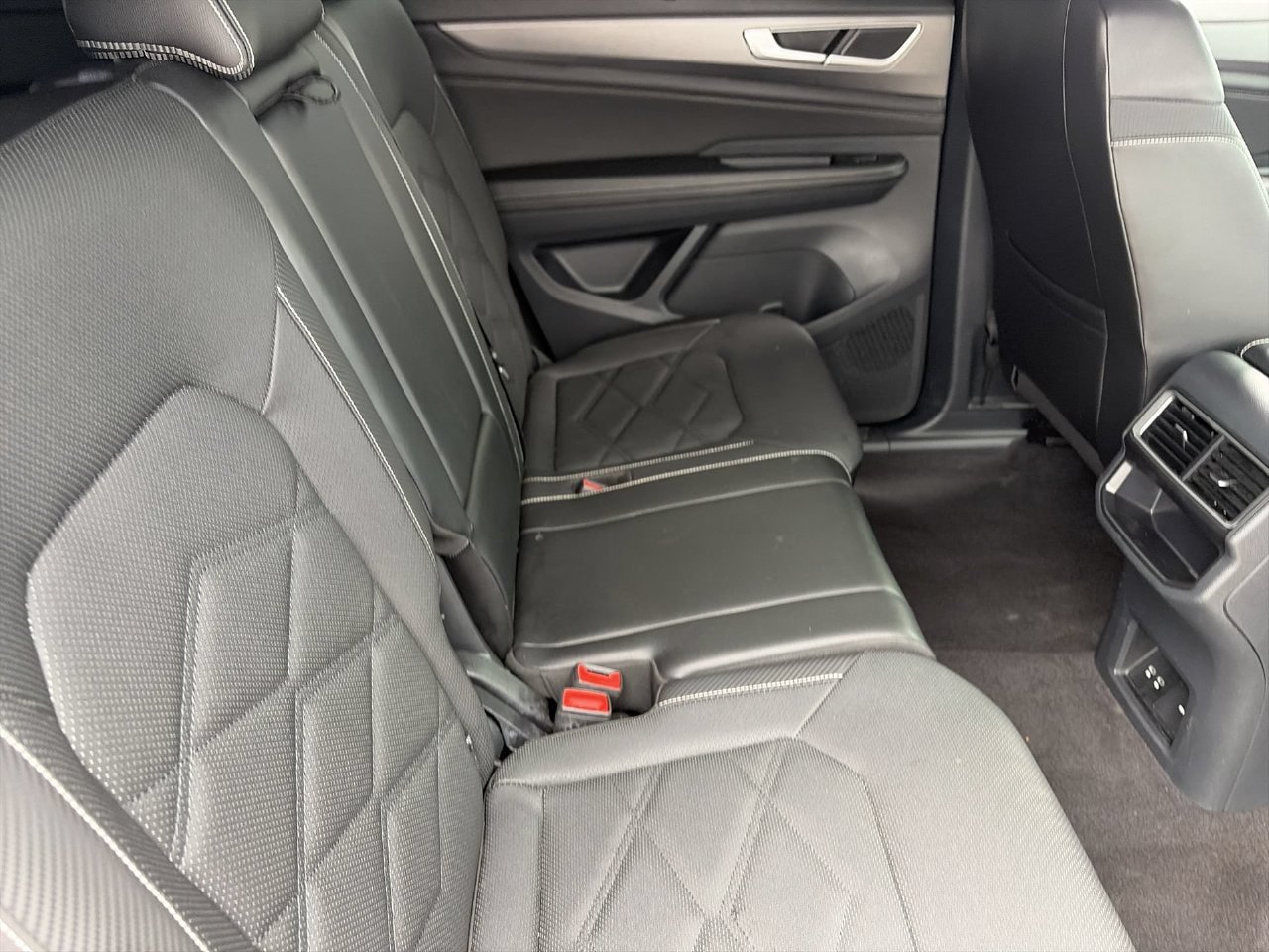 Used 2024 Volkswagen Atlas Cross Sport SE FWD image 12