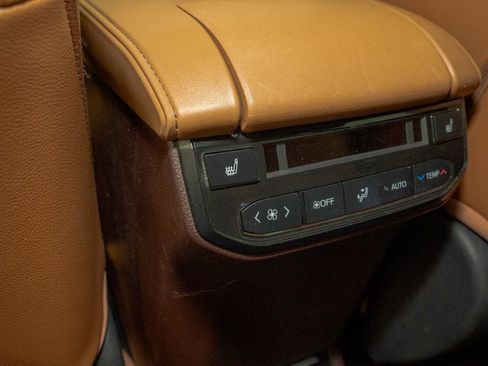 Used 2021 Toyota Highlander Platinum image 8