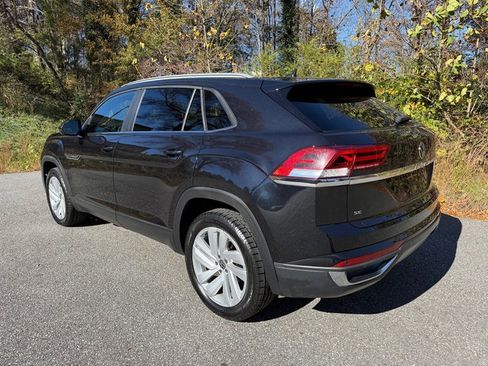 Used 2022 Volkswagen Atlas Cross Sport SE w/ Panoramic Sunroof Package image 8