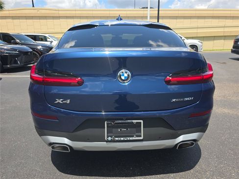 Used 2025 BMW X4 xDrive30i AWD/4WD image 3