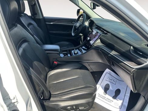 Used 2023 Jeep Grand Cherokee Limited w/ Luxury Tech Group II image 10