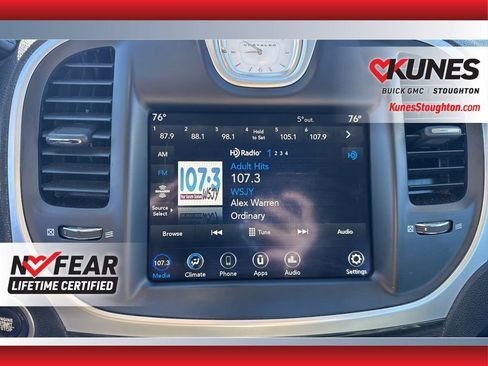 Used 2022 Chrysler 300 Touring image 29