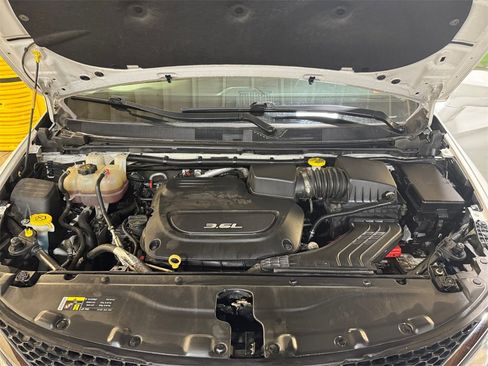 Used 2017 Chrysler Pacifica Touring-L image 27