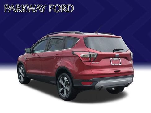 Used 2017 Ford Escape SE w/ SE Leather Comfort Package FWD image 3