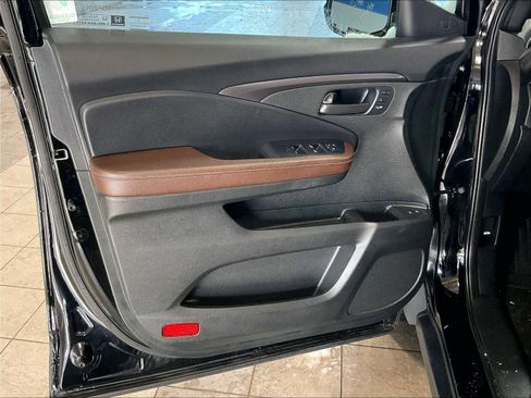 Used 2025 Honda Passport EX-L image 9