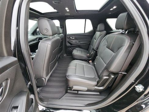 Used 2023 Chevrolet Traverse RS image 39