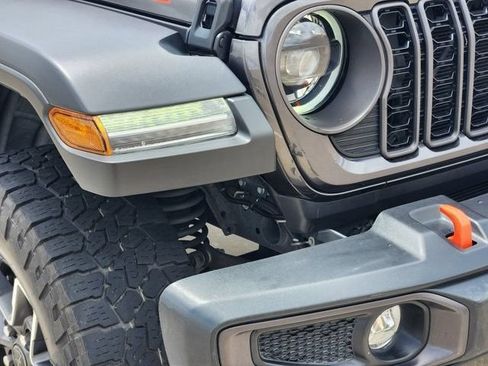 Used 2024 Jeep Gladiator Mojave w/ Convenience Group AWD/4WD image 9