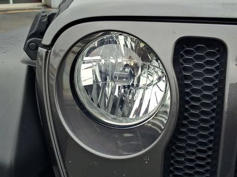 Used 2021 Jeep Wrangler Sport AWD/4WD image 9
