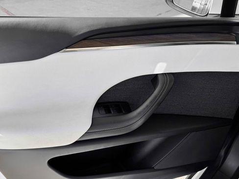 Used 2022 Tesla Model X image 16