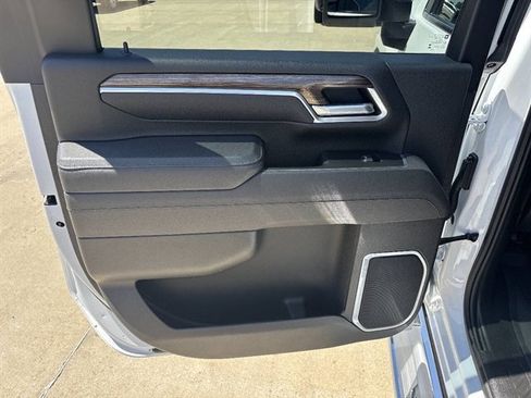 Used 2025 Chevrolet Silverado 2500 LT AWD/4WD image 9