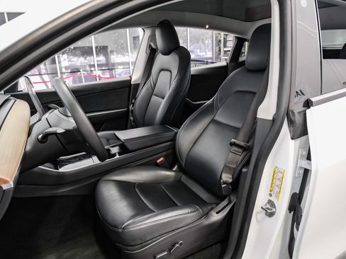 Used 2021 Tesla Model Y Long Range image 27