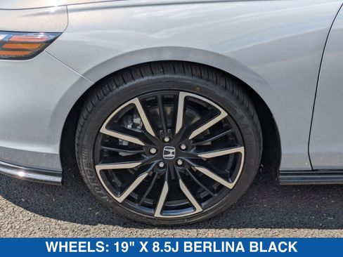 Used 2025 Honda Accord Touring image 11