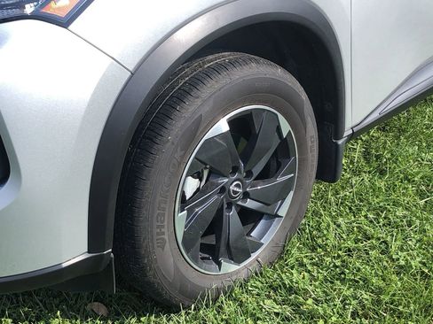 Used 2025 Nissan Rogue SV image 2