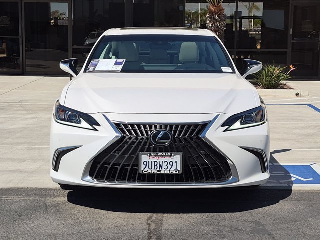 Used 2025 Lexus ES 300h w/ Premium Package FWD image 2