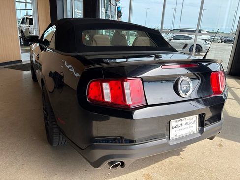 Used 2012 Ford Mustang GT Premium w/ HID Headlamps & Security Pkg RWD image 9