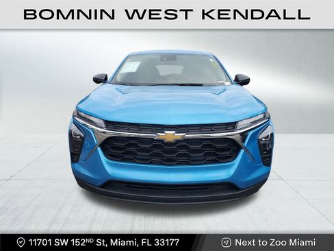 Used 2025 Chevrolet Trax LS image 2