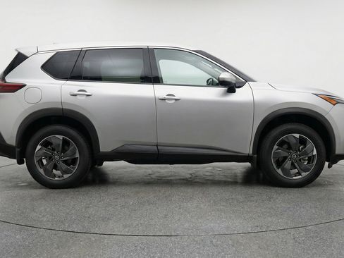 Used 2025 Nissan Rogue SV FWD image 11