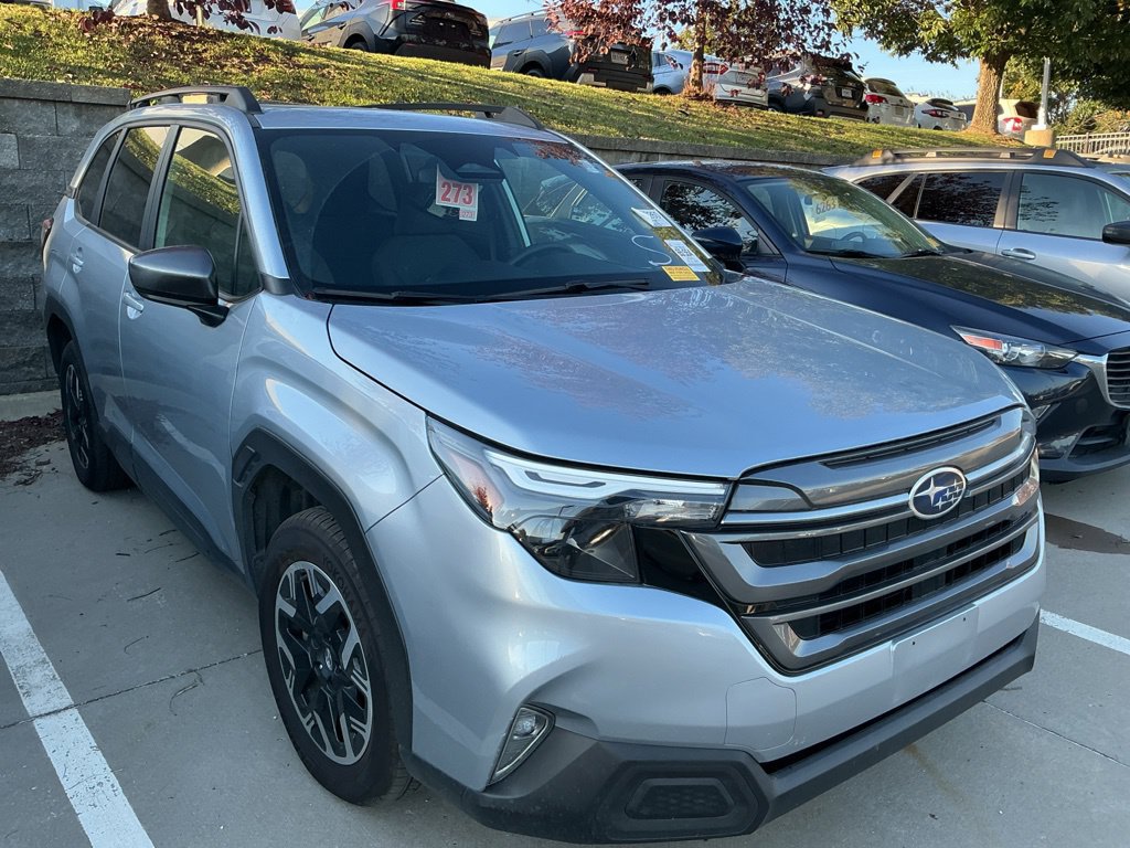 Used 2025 Subaru Forester Premium AWD/4WD image 9