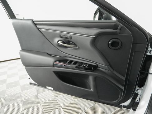 New 2025 Lexus ES 300h w/ Premium Package image 11