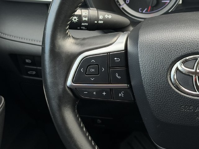 Used 2021 Toyota Highlander LE FWD image 15