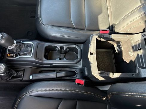 Used 2024 Jeep Wrangler Unlimited Sahara AWD/4WD image 15