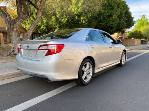 Used 2012 Toyota Camry SE image 3