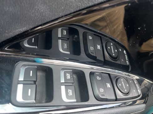 Used 2020 Kia Niro EX FWD image 23