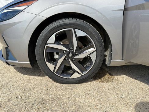 Used 2023 Hyundai Elantra Limited w/ Preferred Accessory Package FWD image 31