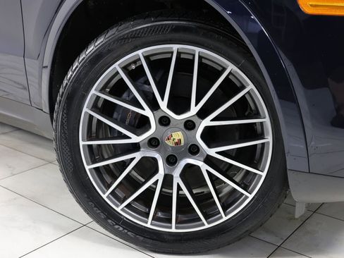 Used 2021 Porsche Cayenne AWD/4WD image 14