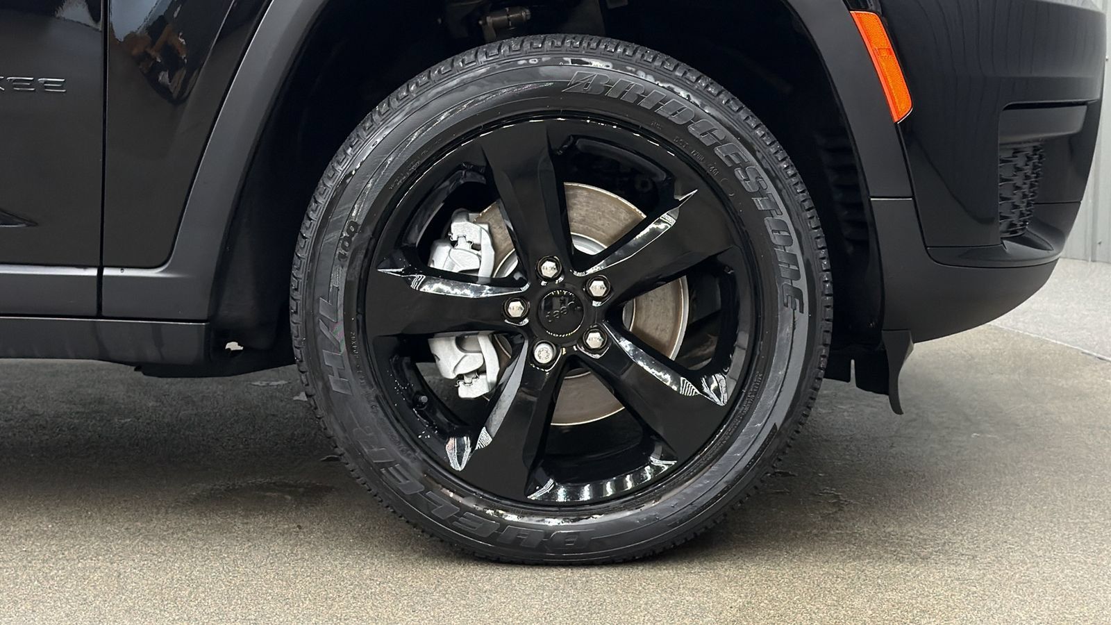 Used 2023 Jeep Grand Cherokee L Altitude AWD/4WD image 9