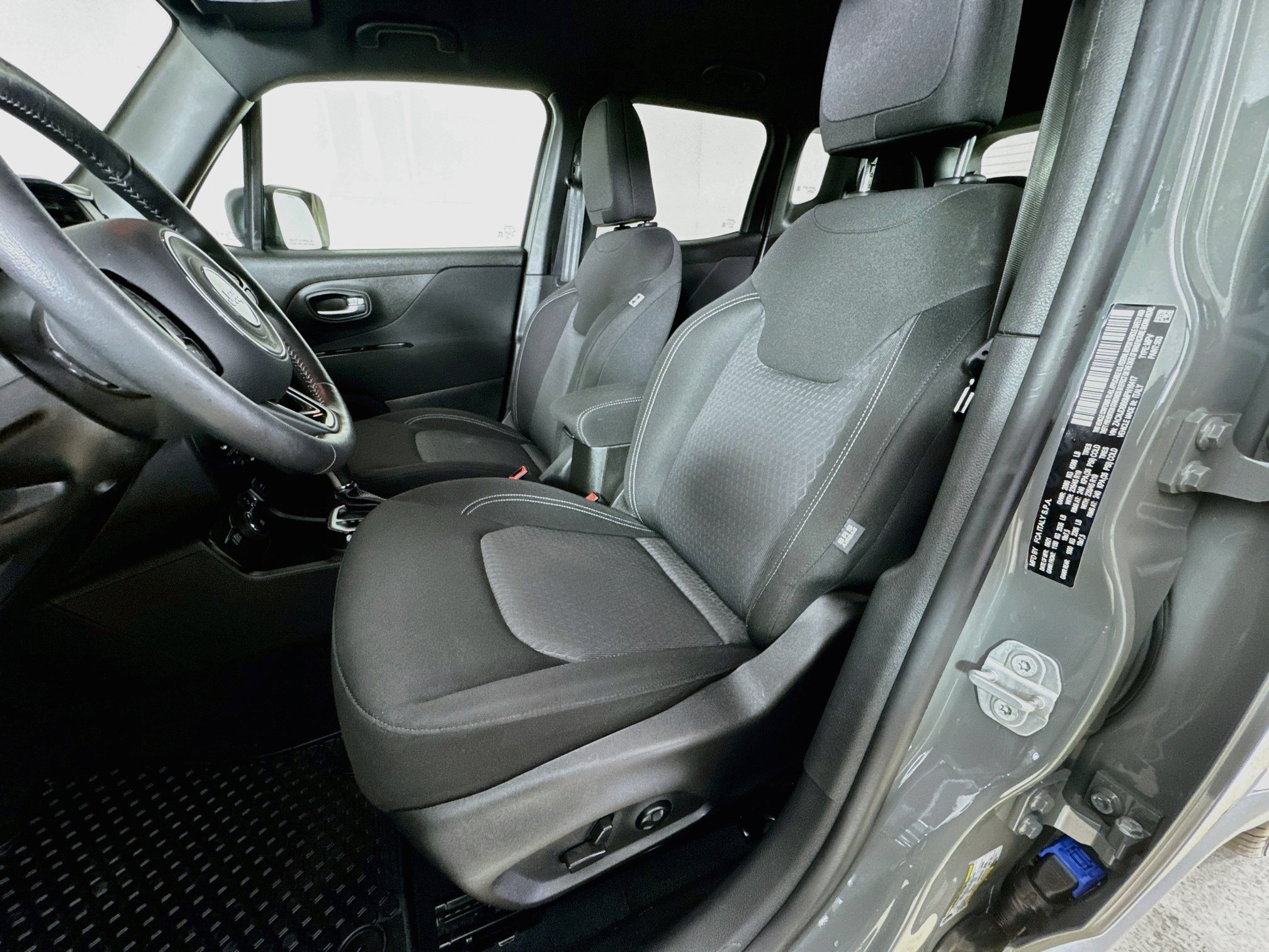 Certified 2021 Jeep Renegade Latitude AWD/4WD image 12